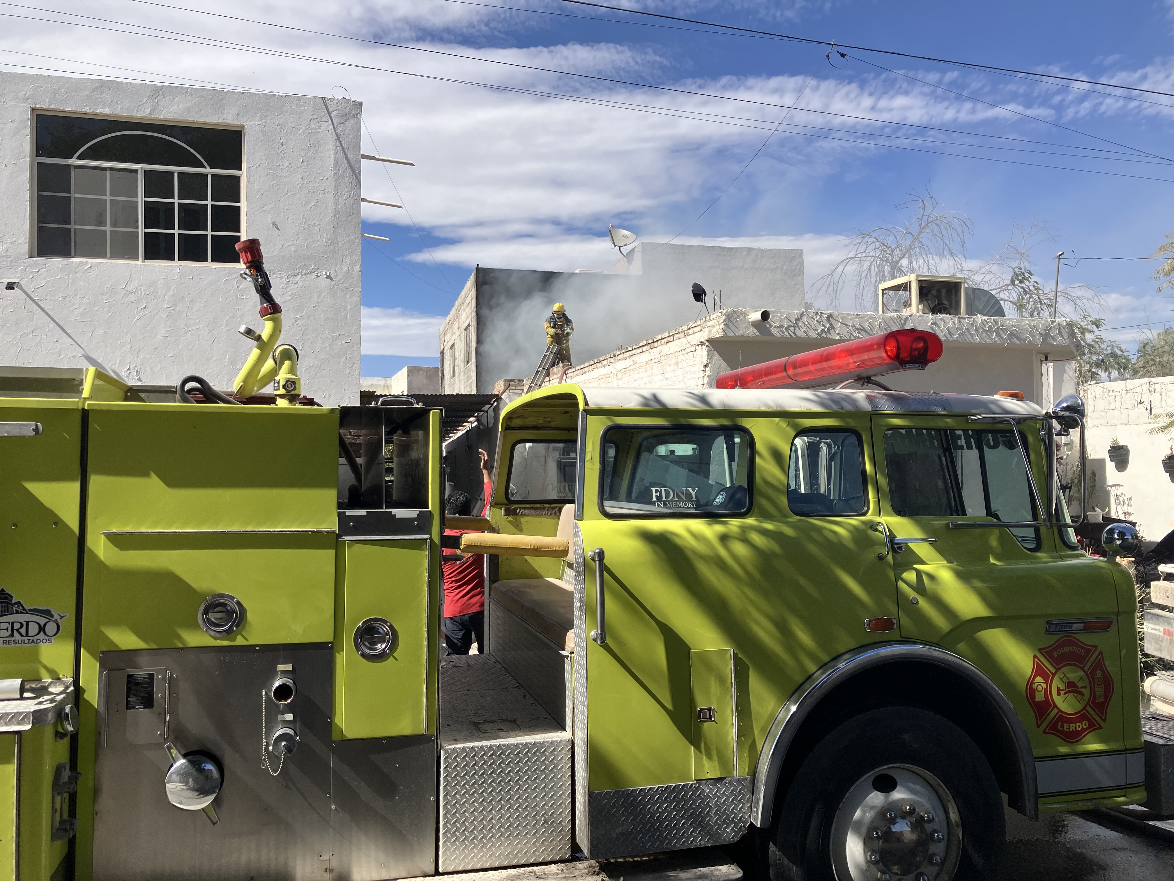 Explosión por acumulación de gas provoca incendio en domicilio de Lerdo