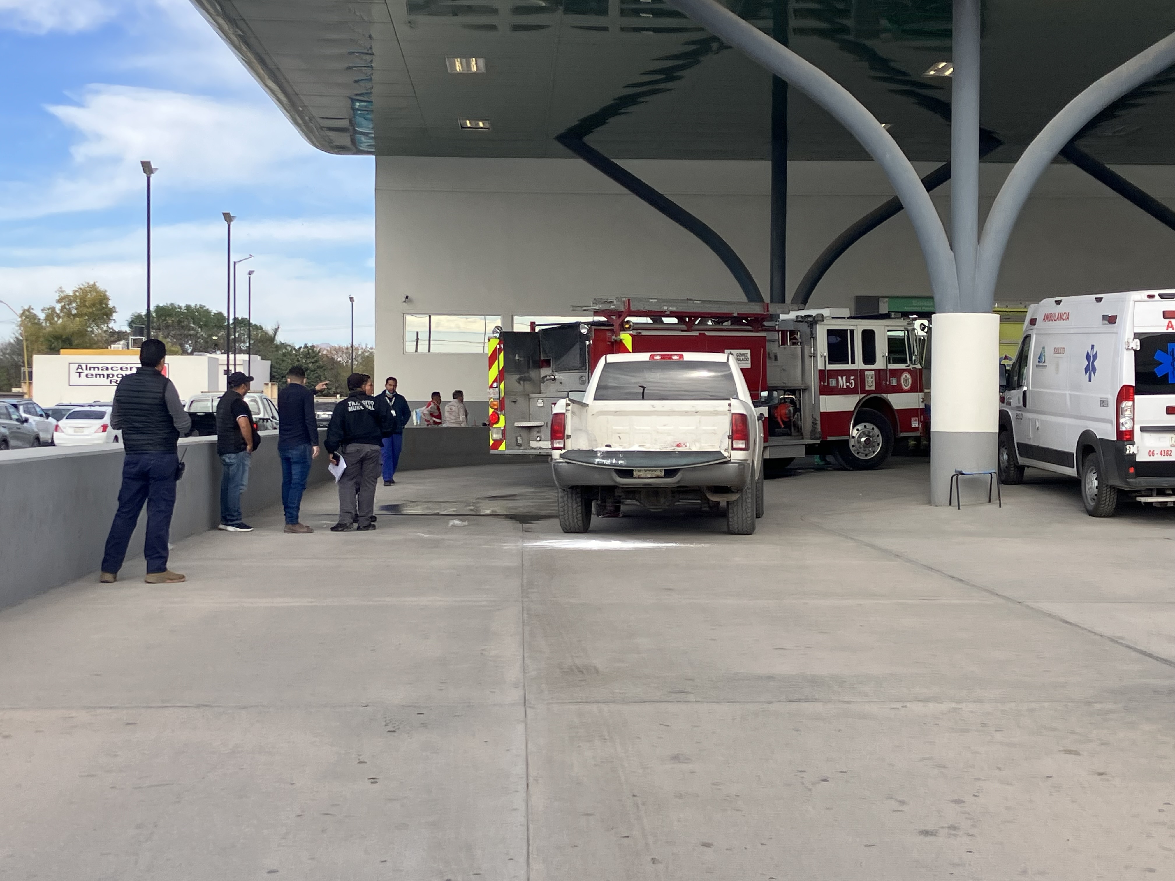 Evacuan área de urgencias del Hospital General de Gómez Palacio por derrame de ácido clorhídrico