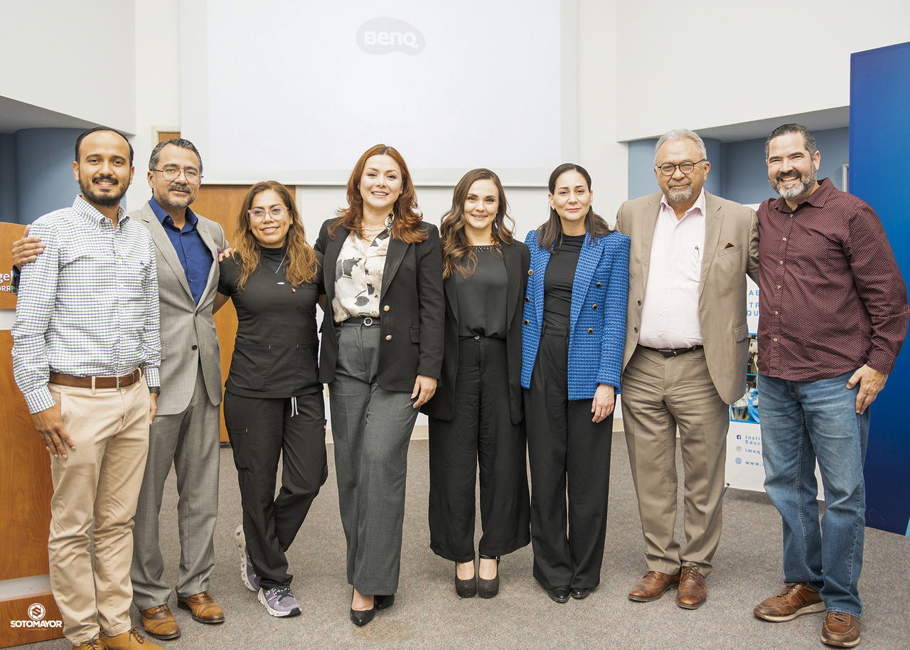 Presidente saliente Isaac Montoya Hernández y la presidenta entrante Dra. Verónica Fernández Mena.