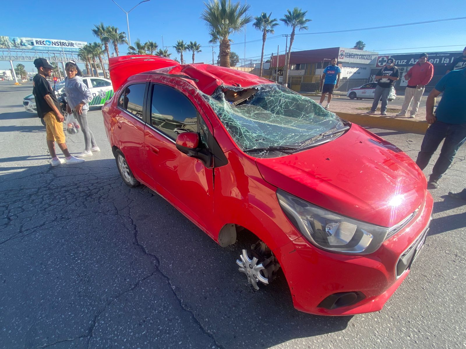 Volcadura por exceso de velocidad en la calzada Carlos Herrera