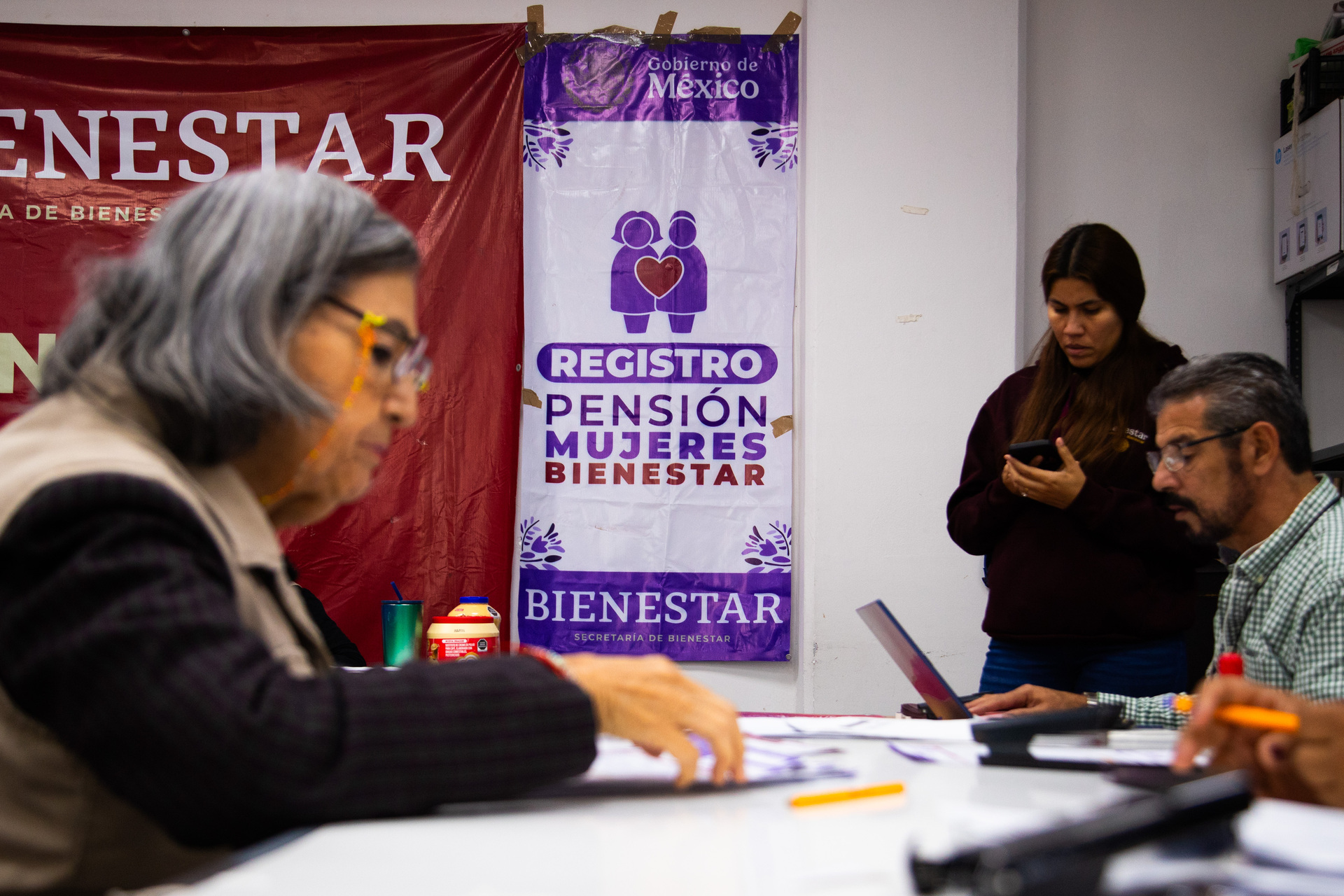 Inicia operativo de entrega de tarjetas para las Mujeres Bienestar