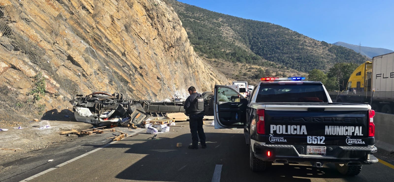 Trailero pierde la vida en Los Chorros; transportaba bolsas con detergente