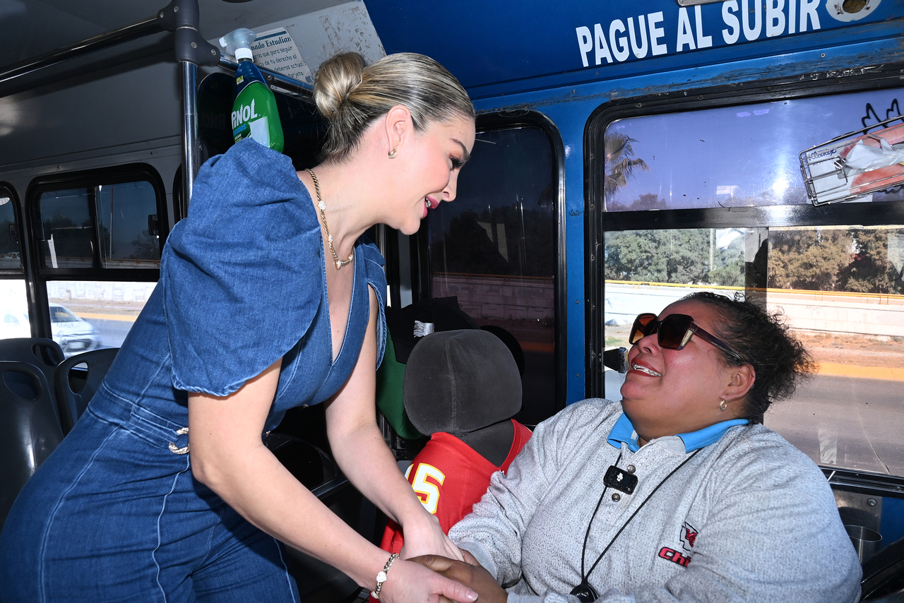 Felicidad. Paloma quería conocer a Alicia Sifuentes y cuando menos imaginó la cantante se subió a su autobús.