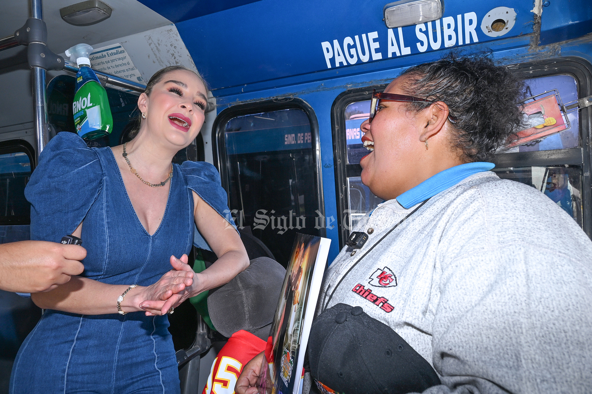 Felicidad. Paloma quería conocer a Alicia Sifuentes y cuando menos imaginó la cantante se subió a su autobús.