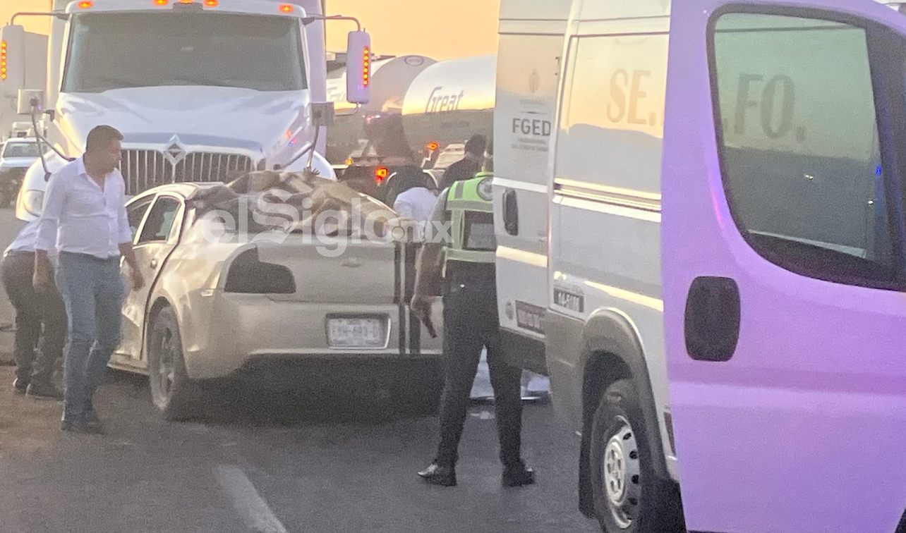 Muere hombre tras chocar de frente contra un tráiler en Lerdo