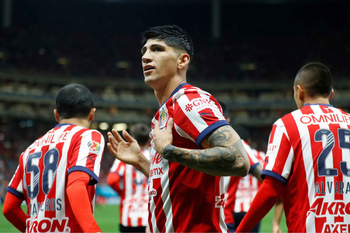 Cinco años después, Alan Pulido vuelve a meter gol con Chivas