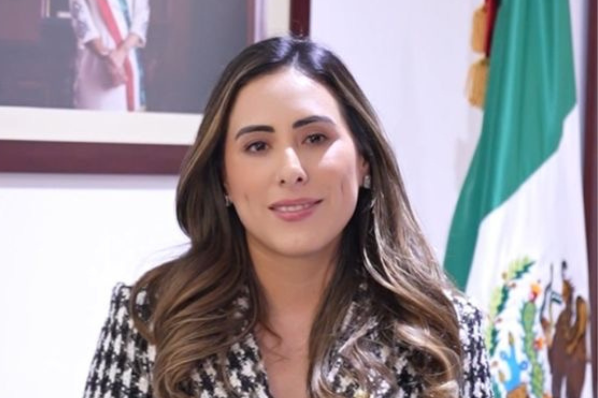 Senadora defiende uso de camiones de salud en delegación del Bienestar