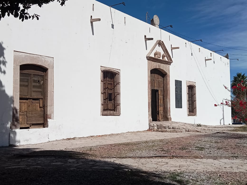 Datos. El sitio fue sede de un extenso latifundio dedicado al cultivo del algodón. Se construyó en 1821 y tuvo una ampliación en 1854. (EL SIGLO DE TORREÓN)