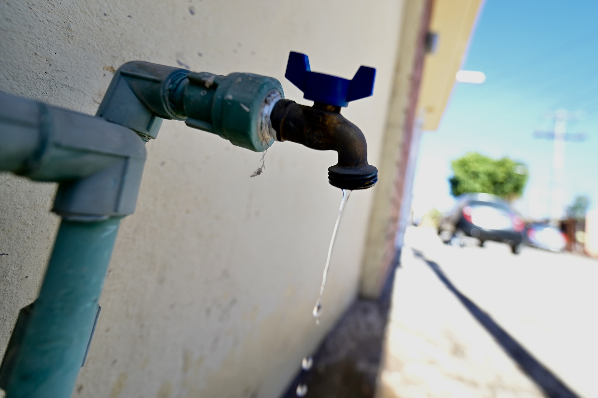 A más de una semana, Simas asegura que mañana se regulariza suministro de agua potable en Las Torres