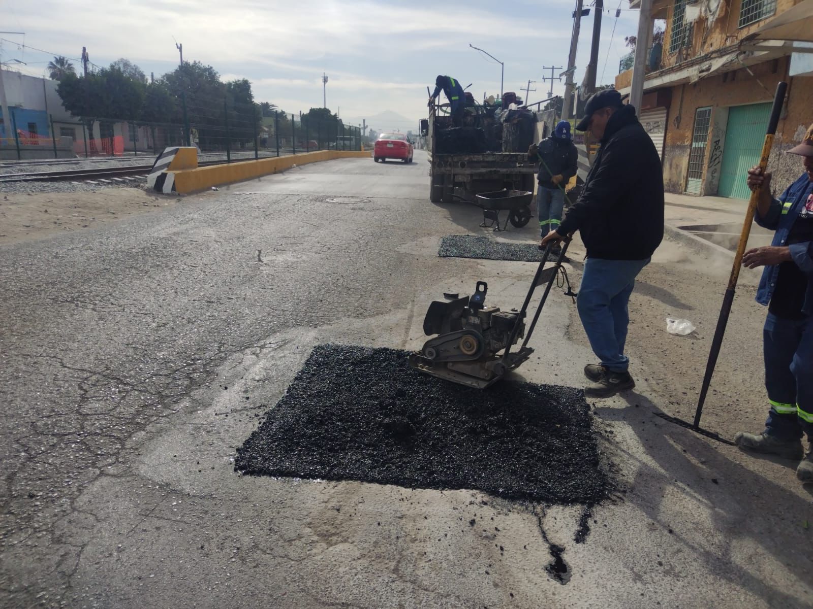 Mantienen programa permanente de bacheo en Gómez Palacio