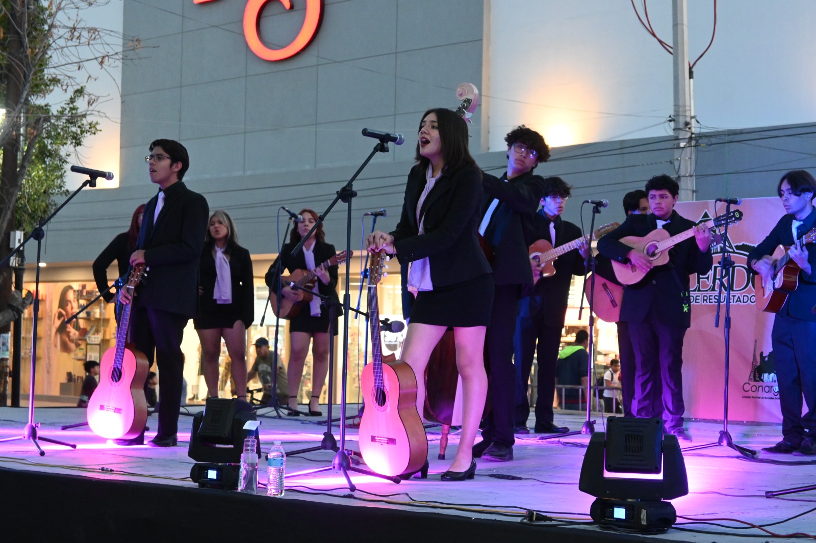 Rondallas en el Paseo Sarabia de Lerdo. 