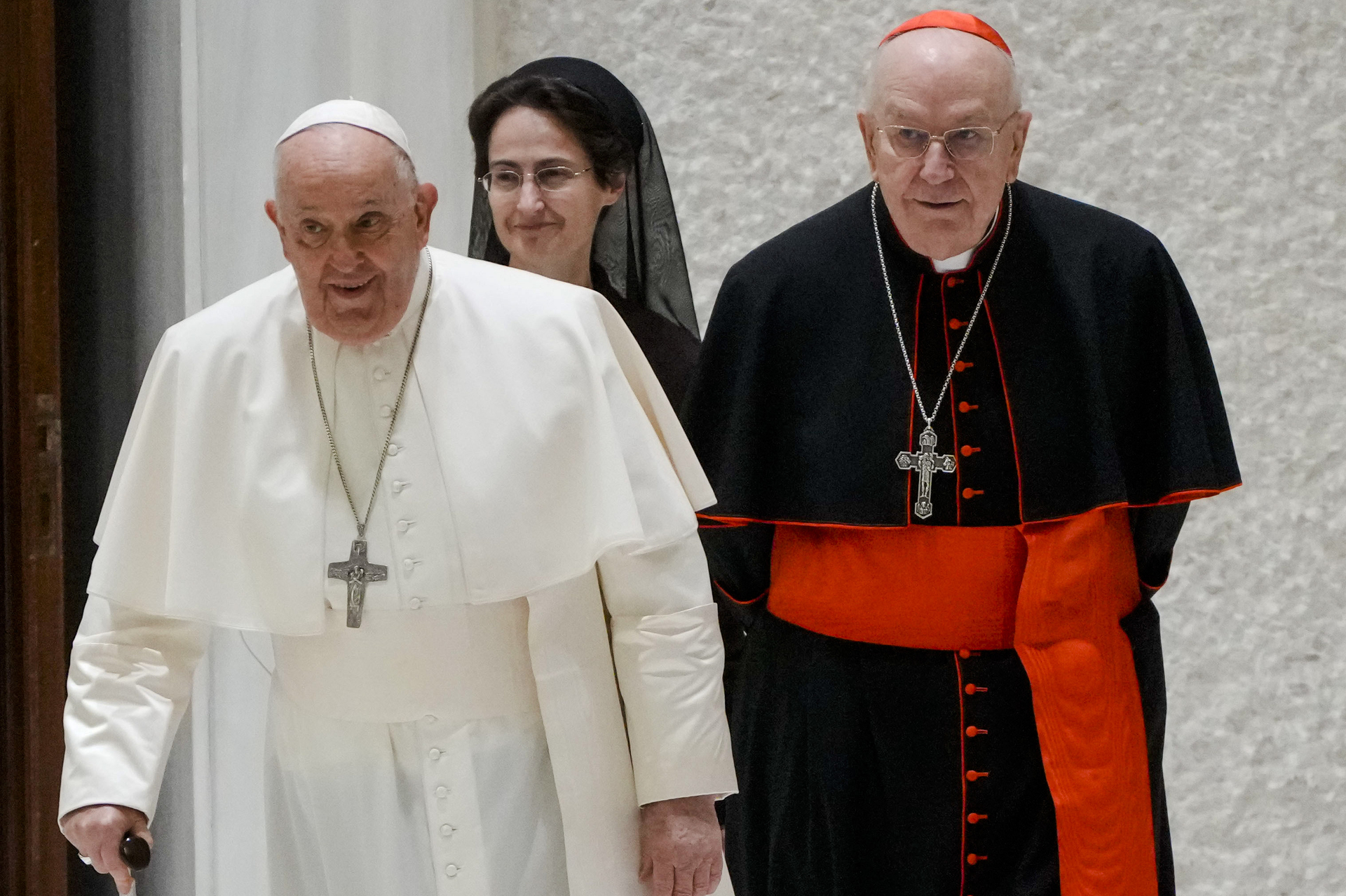 Papa Francisco presenta cuadro clínico 'complejo', modificarán terapia hospitalaria