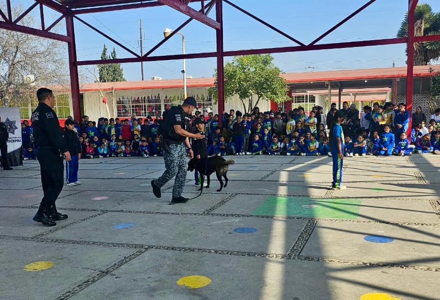 Conviven estudiantes con binomios canino del K9 en Ramos Arizpe