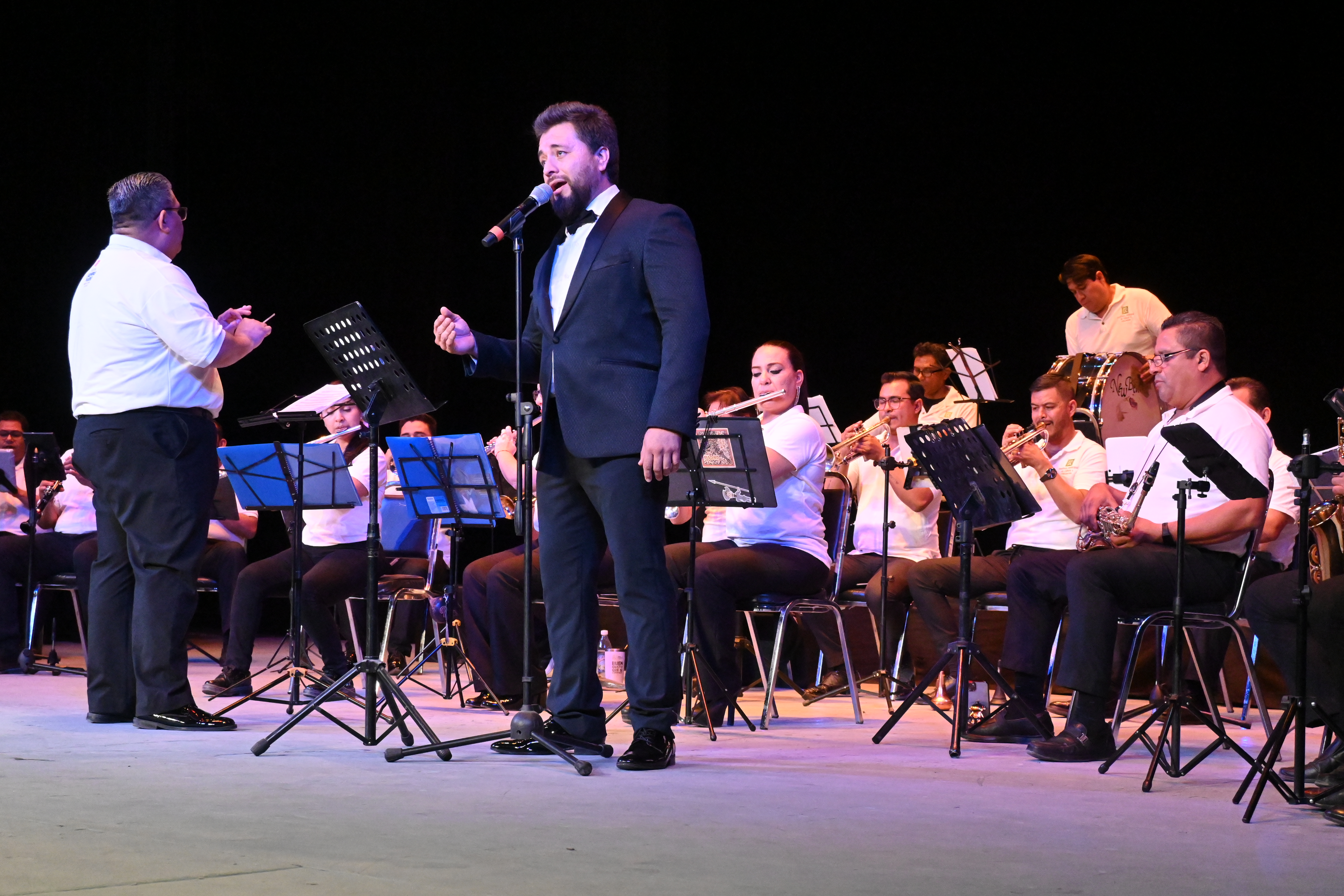 Tenor Bernardo Fierros entregará su voz en serenata