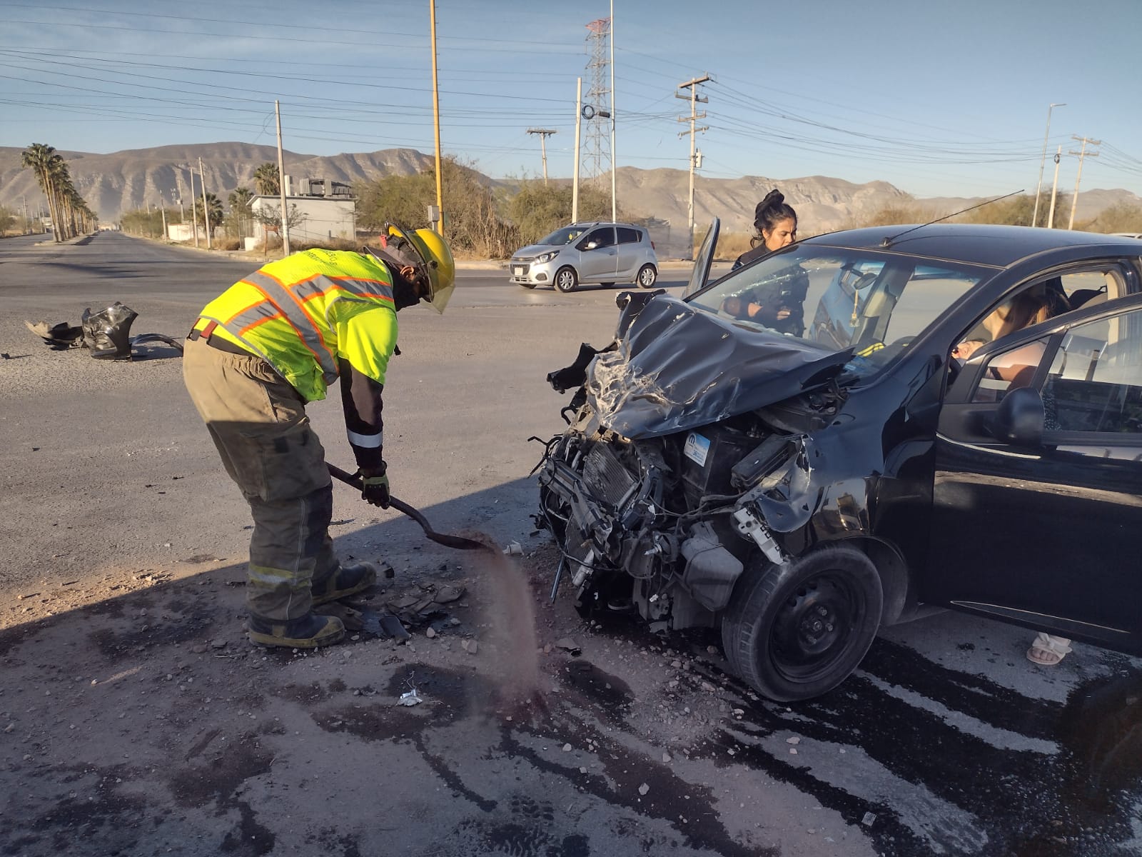 Conductora ignora semáforo en rojo y provoca accidente en carretera a Mieleras