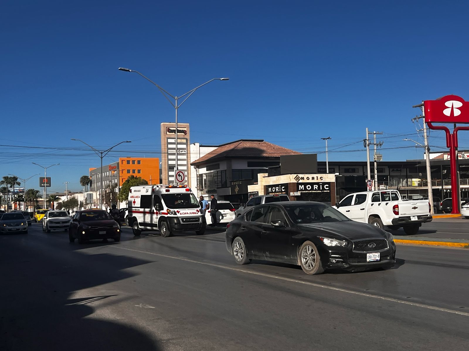 Mujer es atropellada por un auto sobre el bulevar Independencia de Torreón