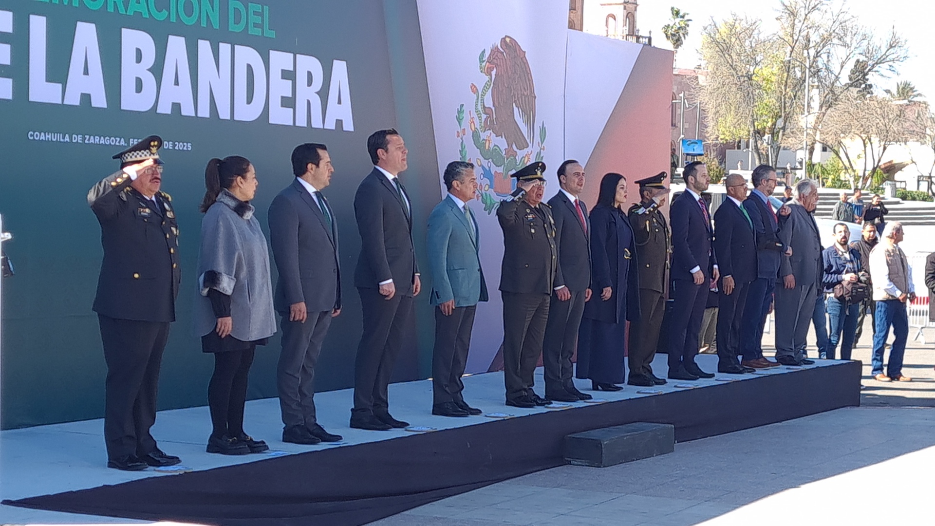 Conmemora Manolo Jiménez Salinas Día de la Bandera en Coahuila desde Piedras Negras