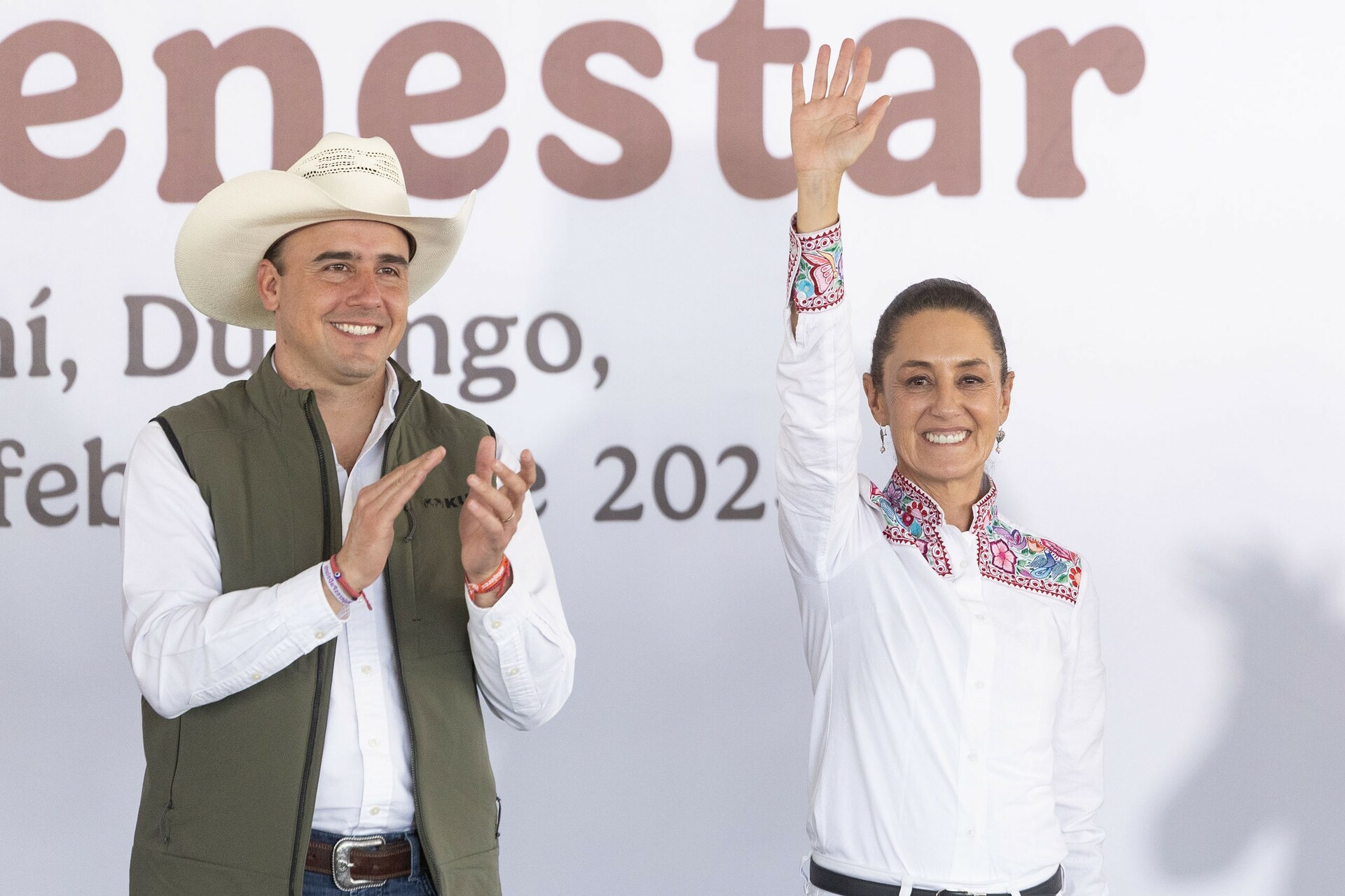 Manolo Jiménez y Claudia Sheinbaum durante la última visita de la presidenta a la Comarca Lagunera el pasado 23 de febrero 