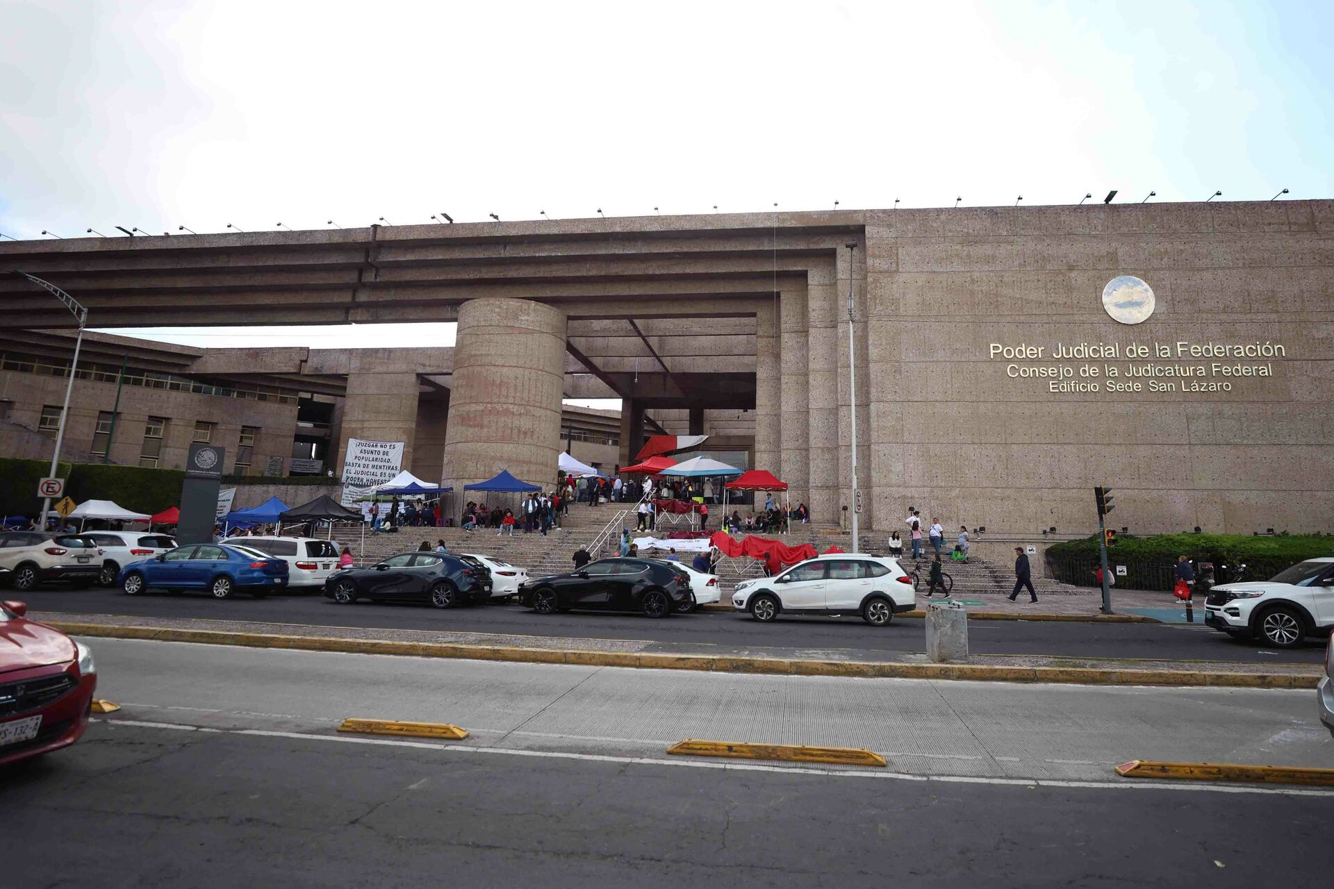 Visitantes extranjeros se interesan en presenciar y acompañar el desarrollo de la elección del Poder Judicial