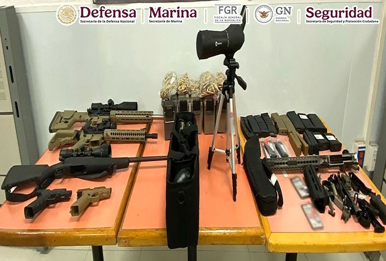 Frenan armas provenientes de Estados Unidos al asegurarlas en Puente Internacional