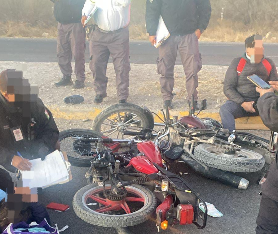 Hombre pierde la vida en accidente de moto en Gómez Palacio, su esposa y bebé quedan lesionadas