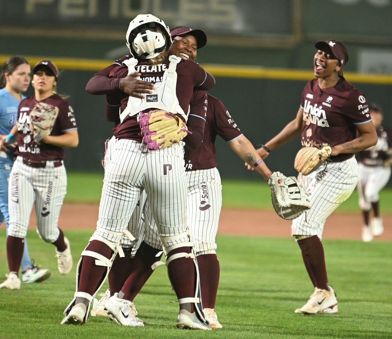 La abridora estadounidense Sarah Willis se llevó la victoria tras su segundo juego completo como pícher para la novena lagunera, frente a las actuales monarcas de la Liga Mexicana de Softbol.