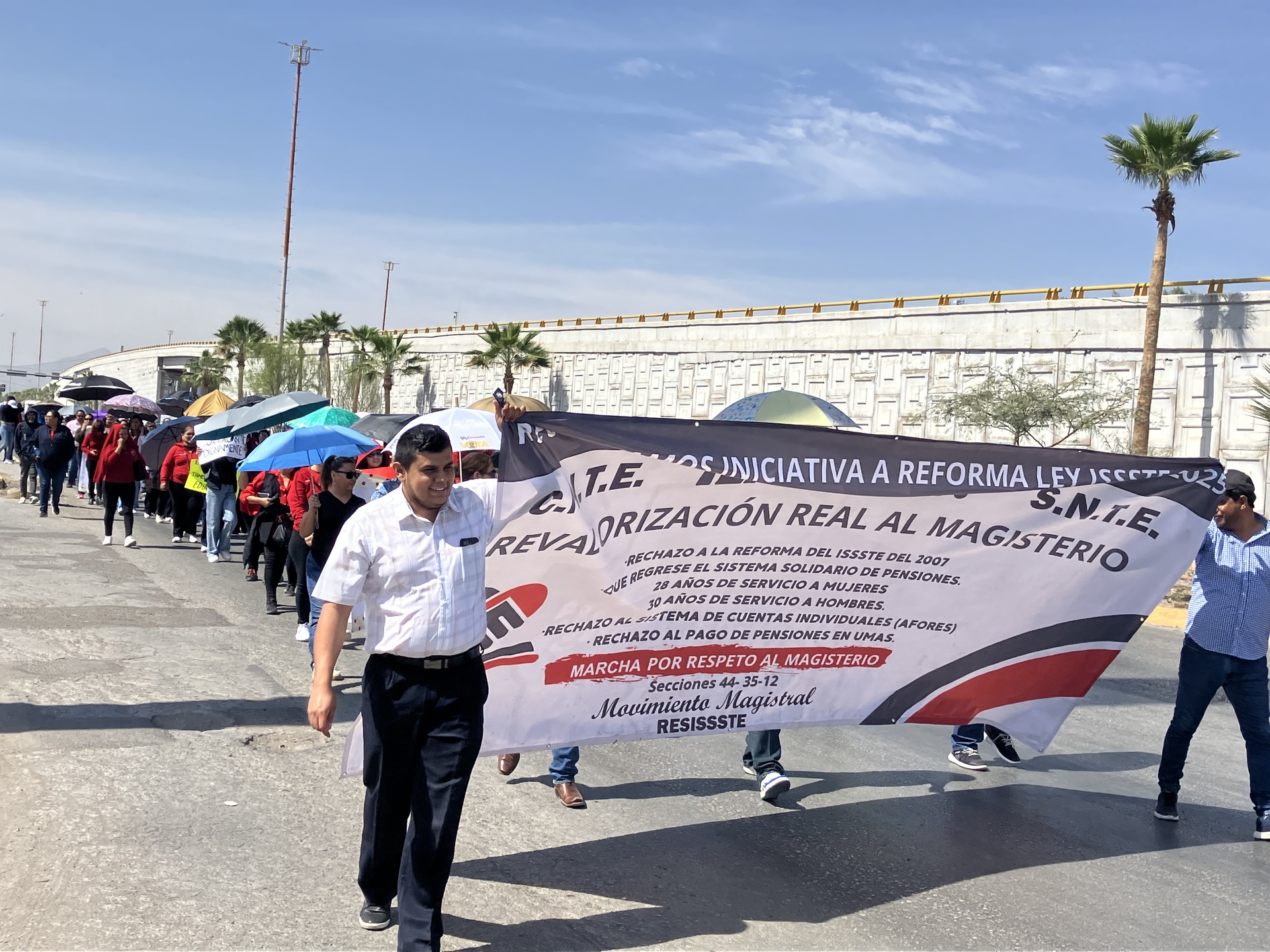 Se manifestan contra reforma a la Ley del ISSSTE en Gómez Palacio