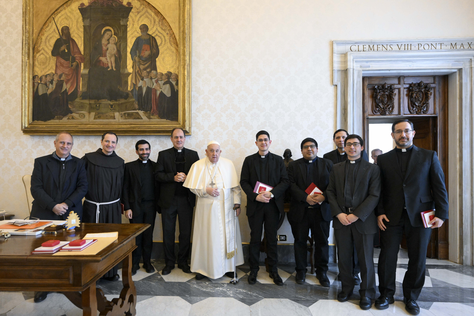 Papa Francisco empieza con la fisioterapia motora sin presentar nuevas crisis respiratorias