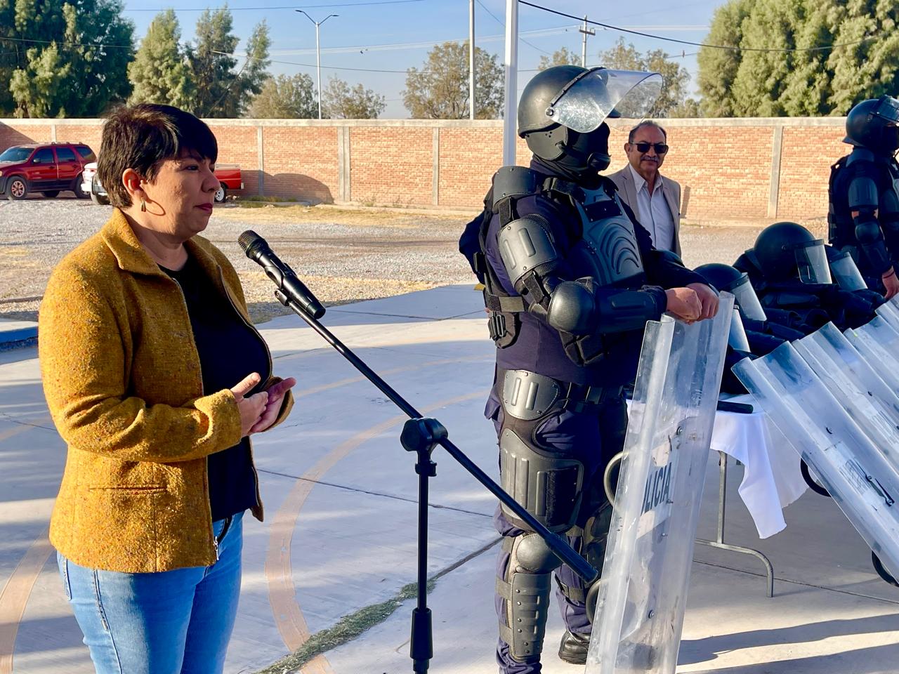 Elementos de Seguridad Pública reciben equipo táctico