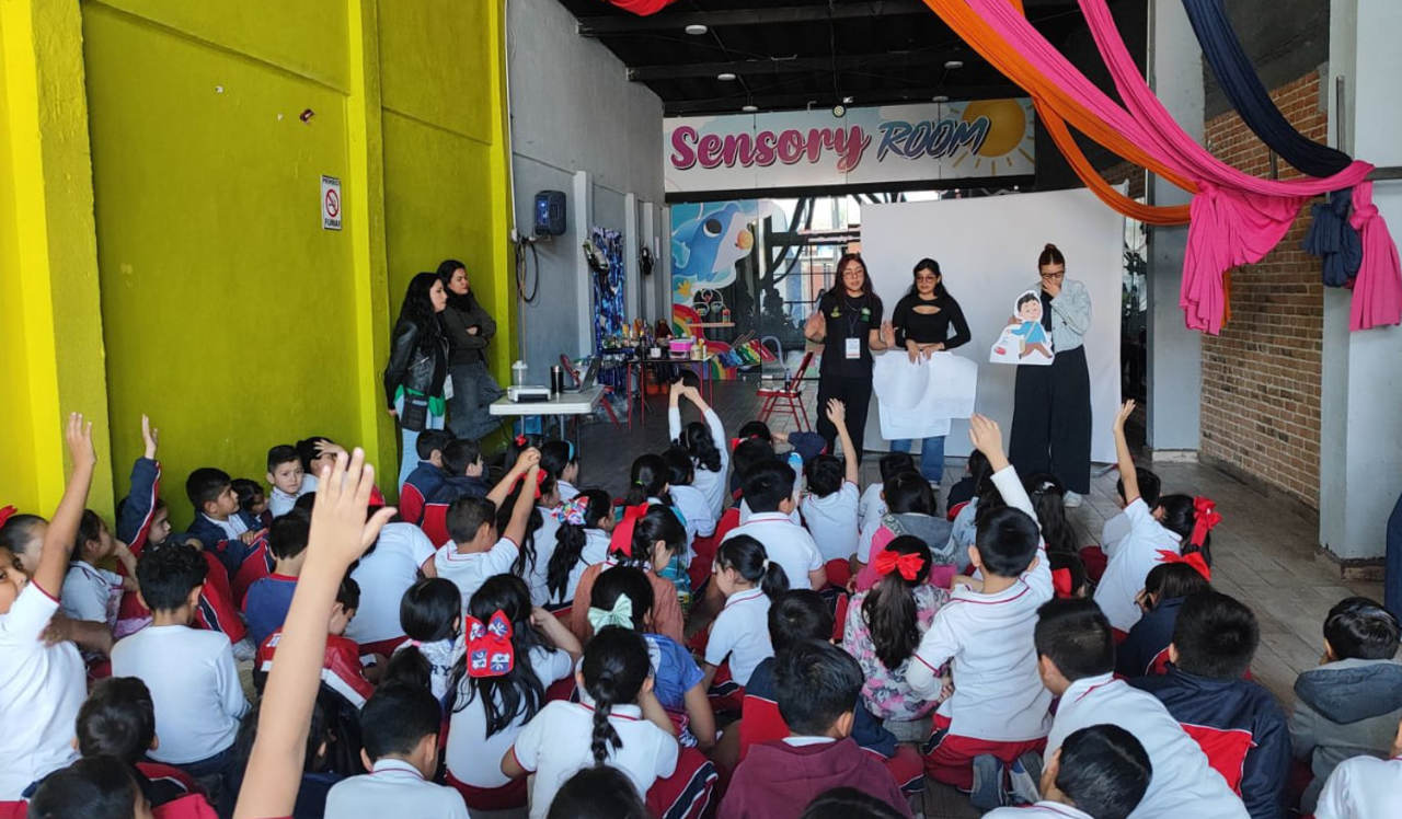 La plática se llevó a cabo en el colegio San Gabriel en GP.