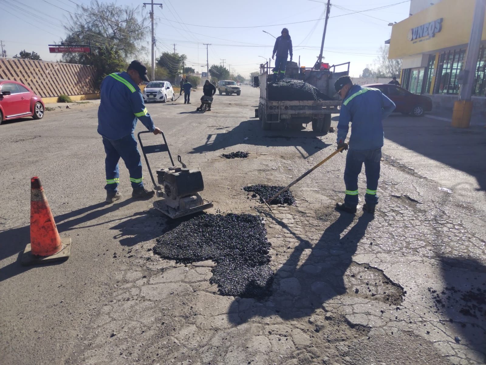 Programa de bacheo continúa atendiendo vialidades de Gómez Palacio