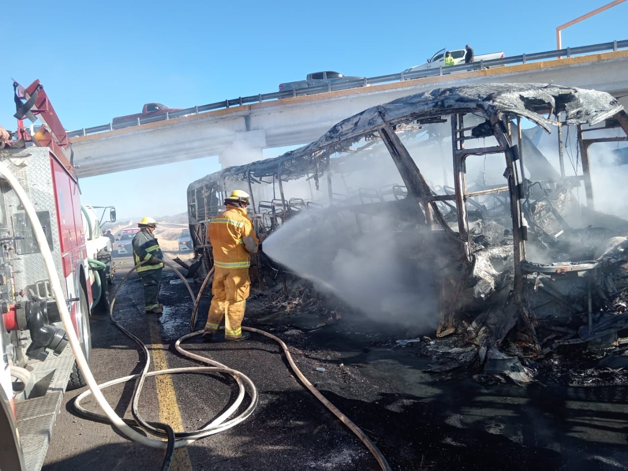 Al menos 12 fallecidos y 12 lesionados en choque sobre la autopista Gómez Palacio-Durango