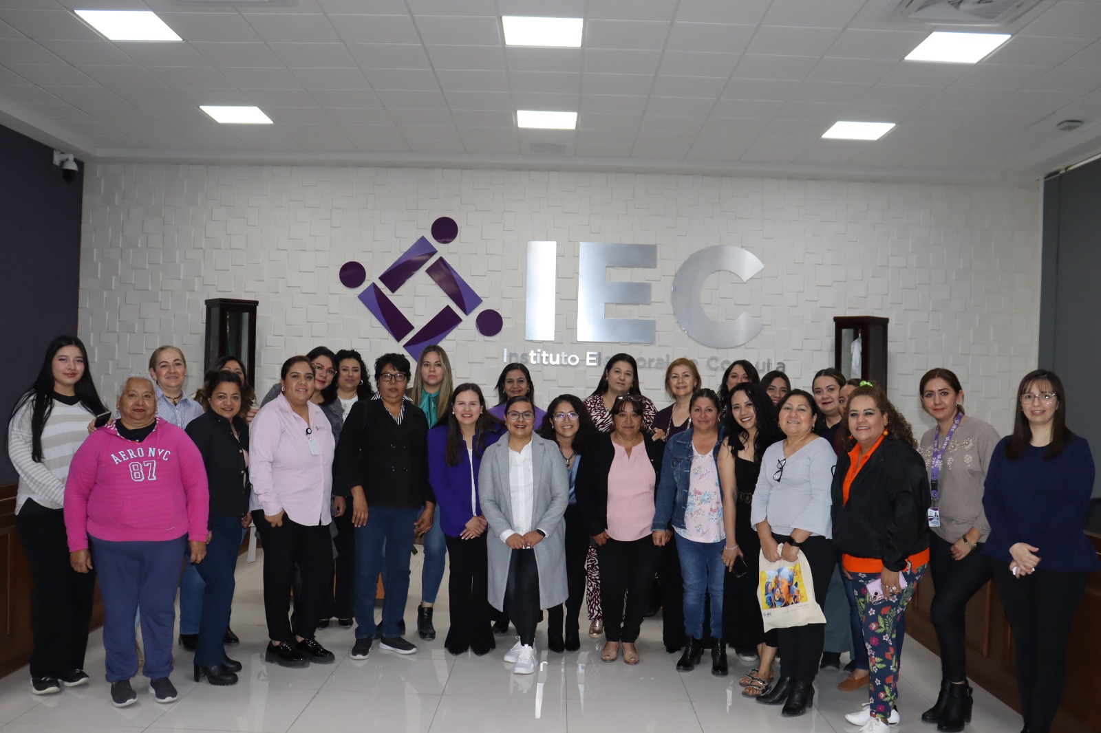 En el IEC concientizan sobre violencia política hacia las mujeres