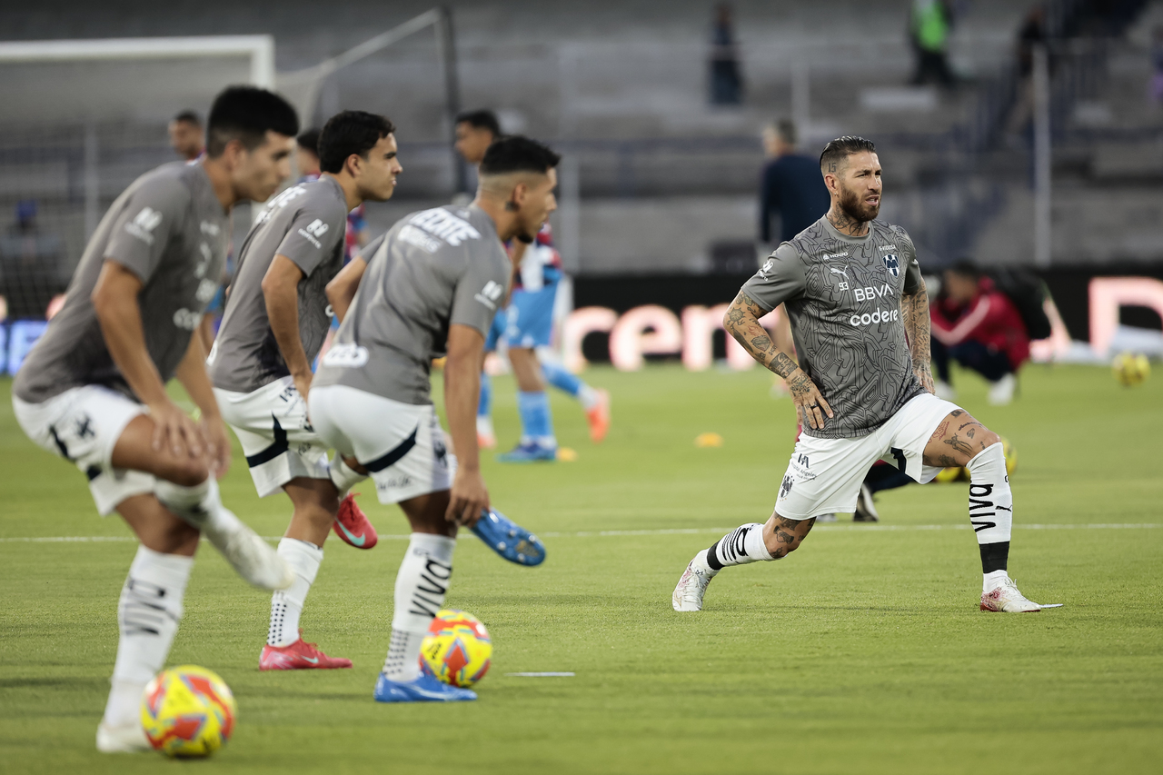 Con el zaguero español Sergio Ramos como principal atractivo, Monterrey fungirá como local esta noche en el Estadio Corona.