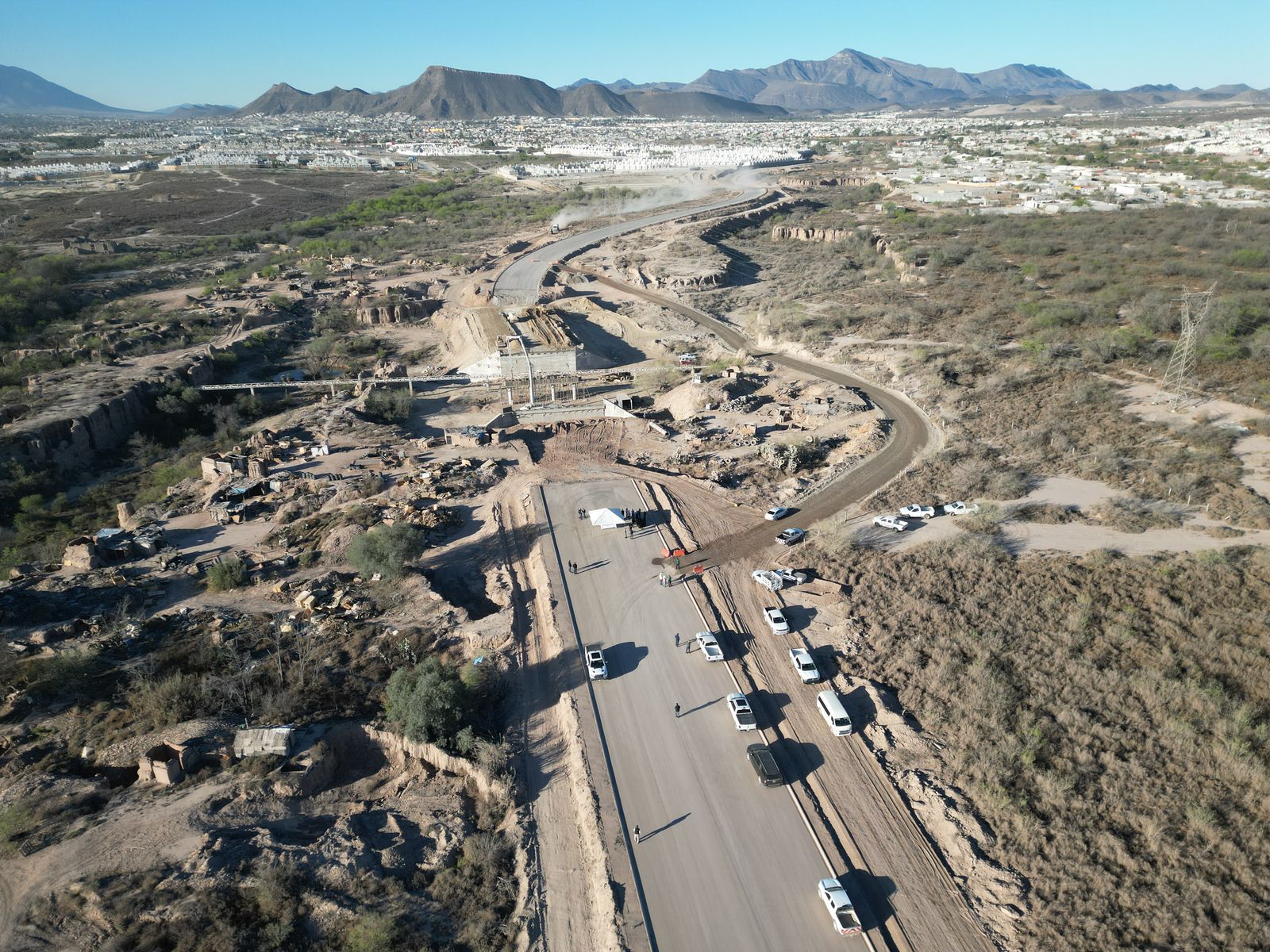 Supervisan avances de la prolongación del Bulevar Nazario Ortiz Garza en Saltillo