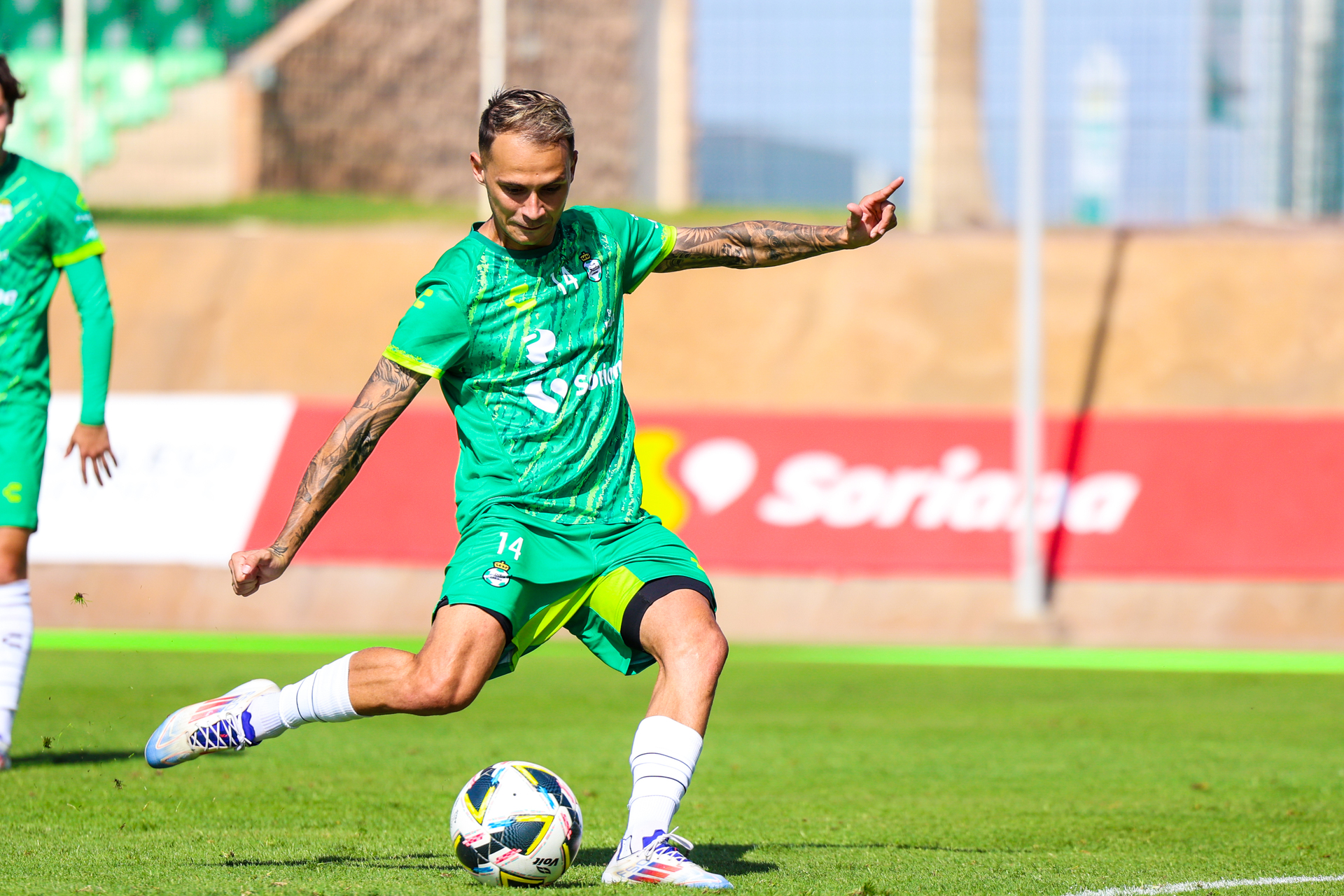 El volante español Fran Villalba, tuvo un excelente desempeño el domingo anterior ante el líder León, por lo que todo indica que repetirá como titular en el ‘Volcán’, en el esquema del técnico ‘Tano’ Ortiz. (Cortesía Club Santos)