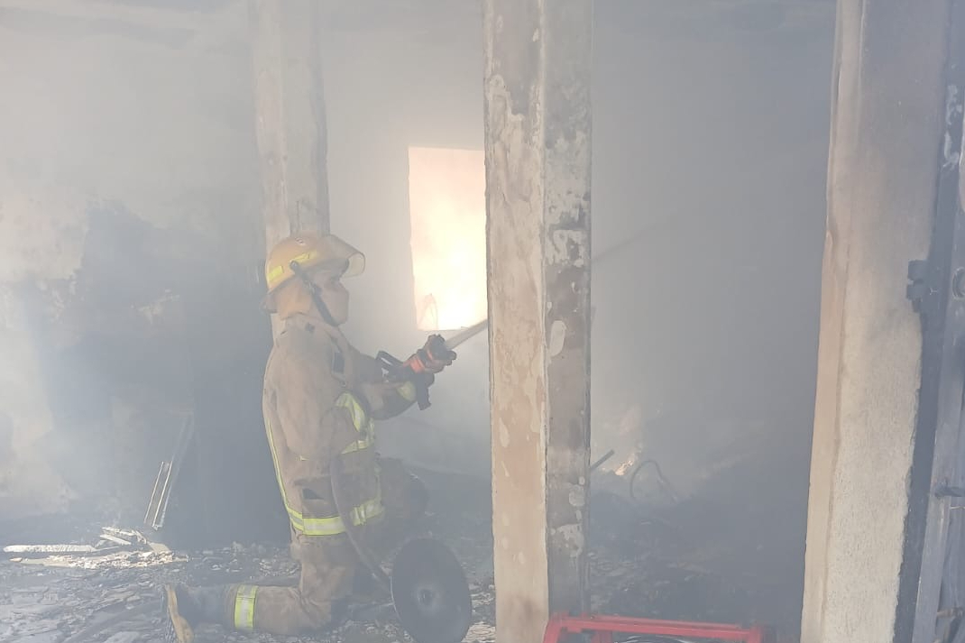 Se registra incendio en una vivienda de Villa de las Flores en Lerdo