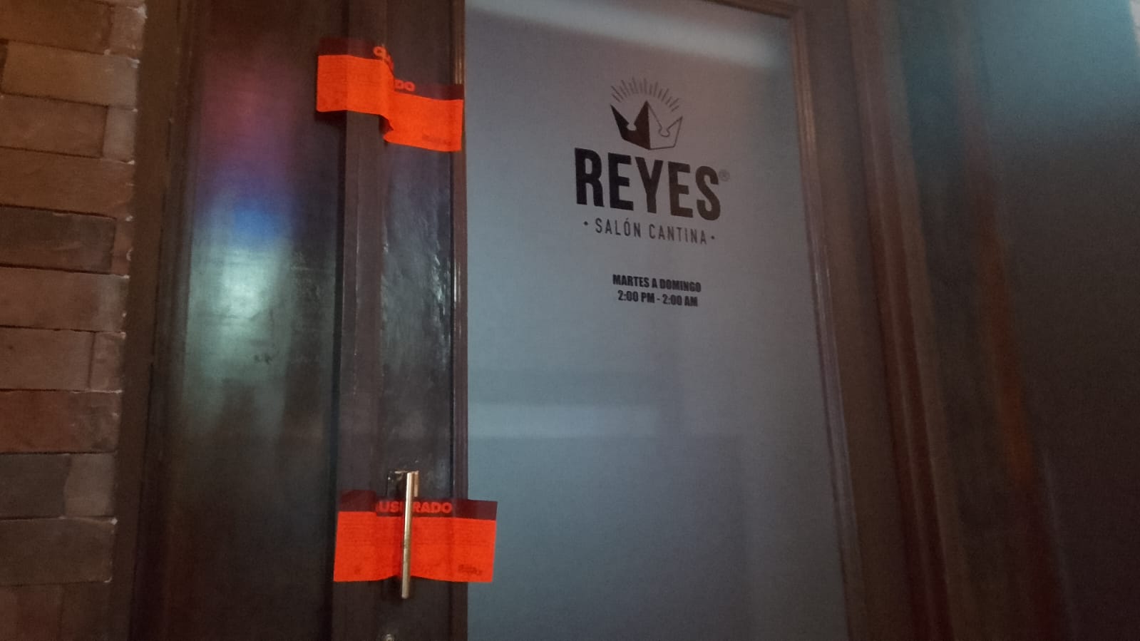 Clausuran bar Cantina Reyes tras riña vinculada a funcionario