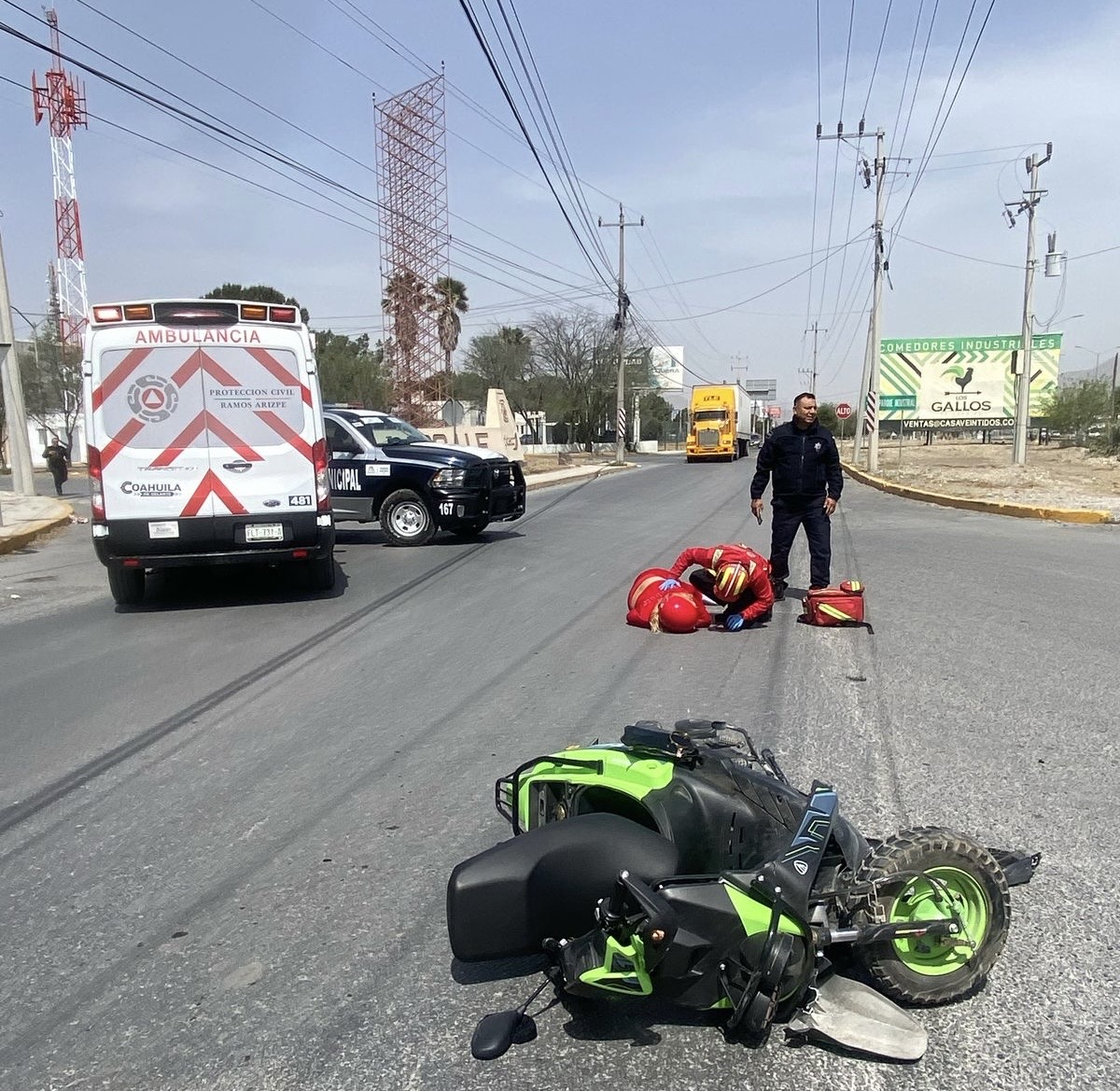 Grave una motociclista luego de que le quitaran el derecho de paso