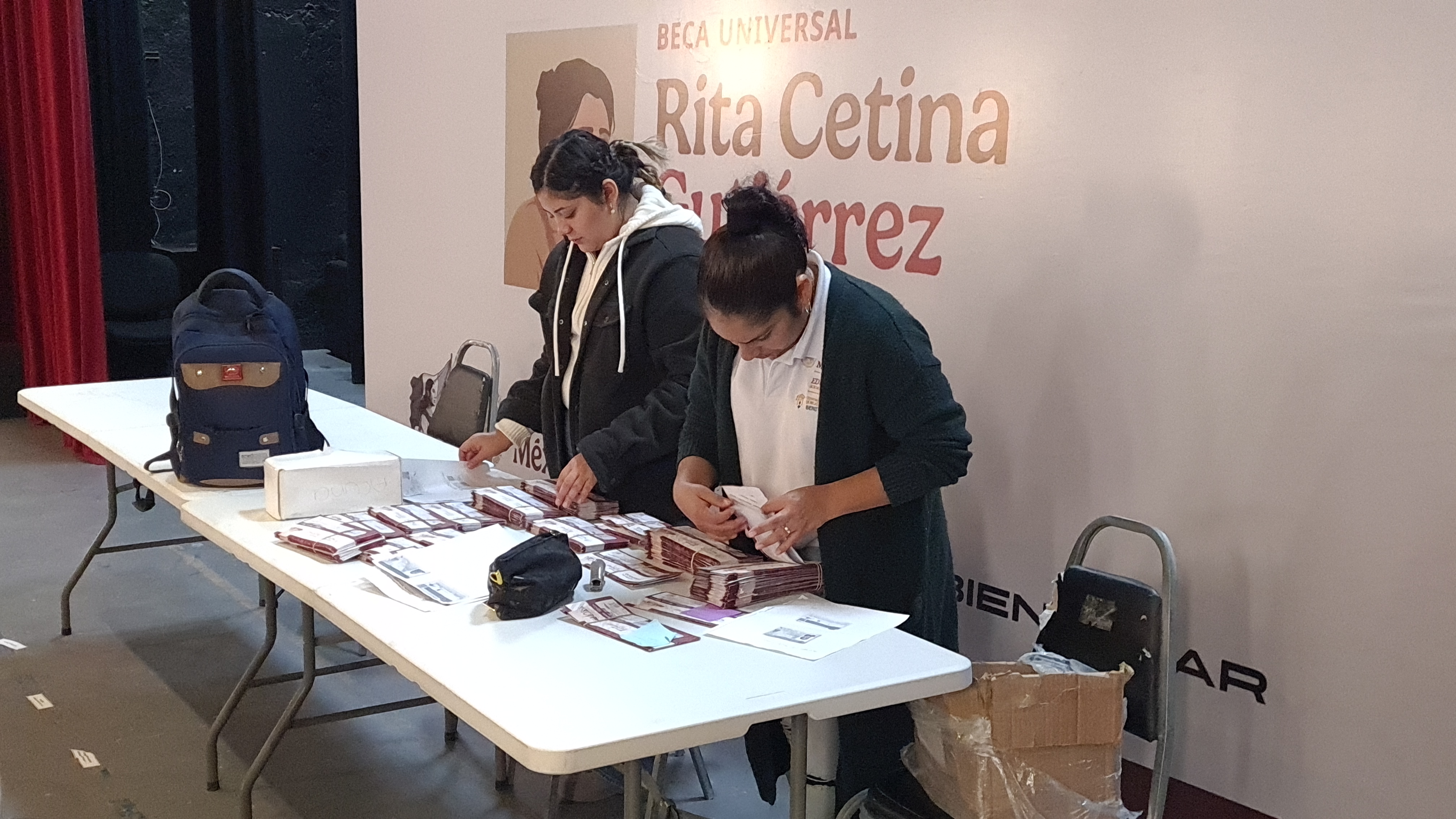 Termina entrega de tarjetas de la Beca Rita Cetina en Piedras Negras