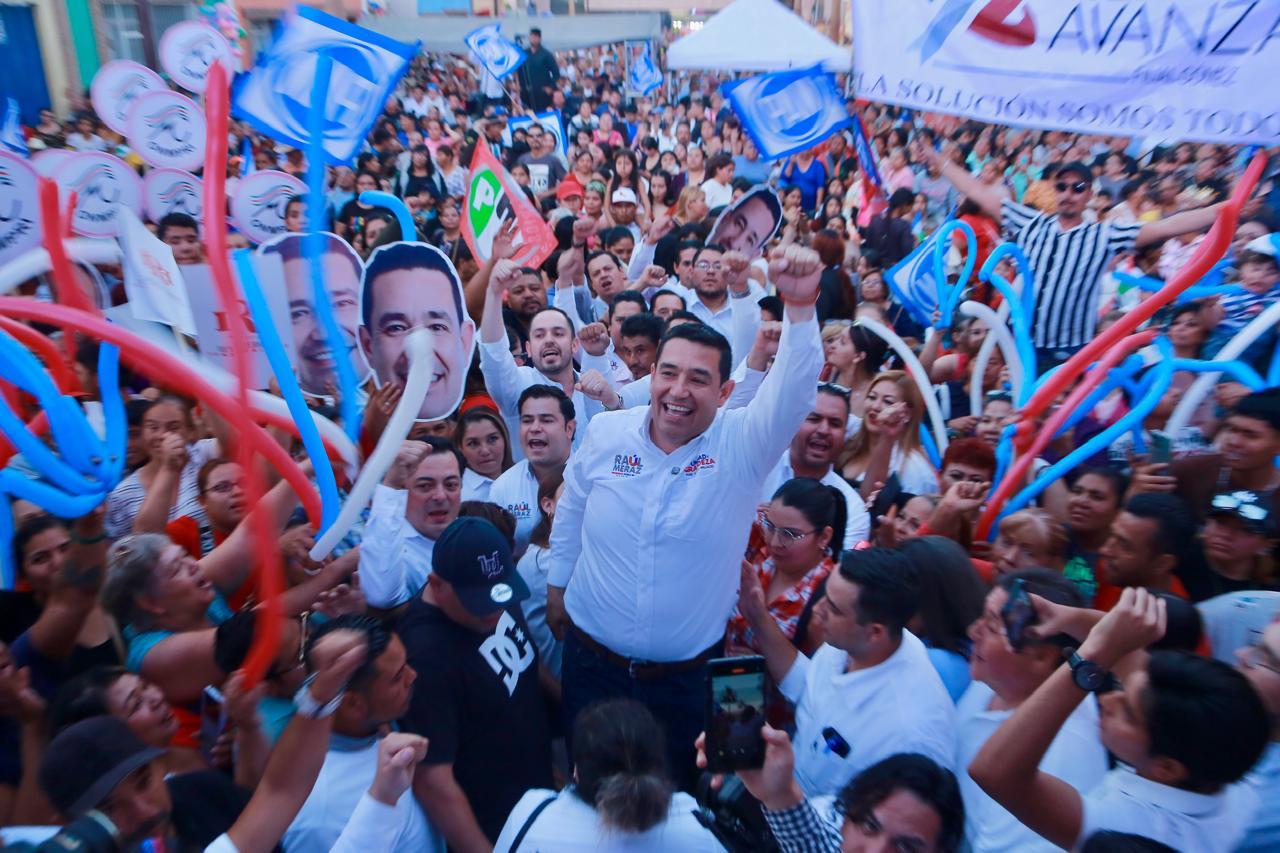 Raúl Meraz arrancó su campaña en un evento masivo en Paseo Independencia y Madero.