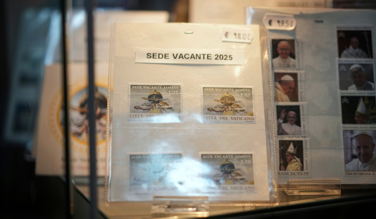 El Vaticano lanza sellos de 'sede vacante' vigentes hasta elegir nuevo pontífice