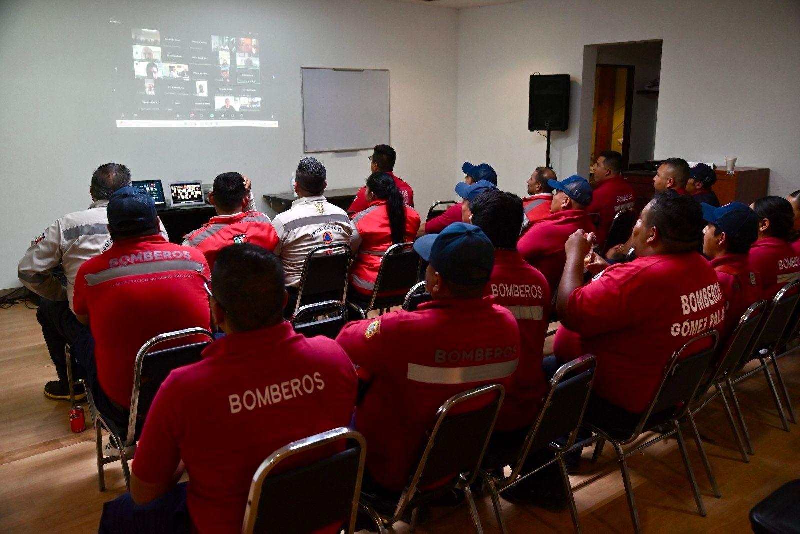 Bomberos reciben capacitación internacional con apoyo del Departamento de Laredo