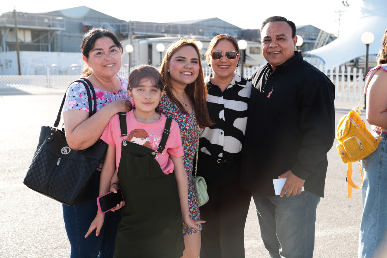 Cristy, Dariana, Tania, Malena y Julio.