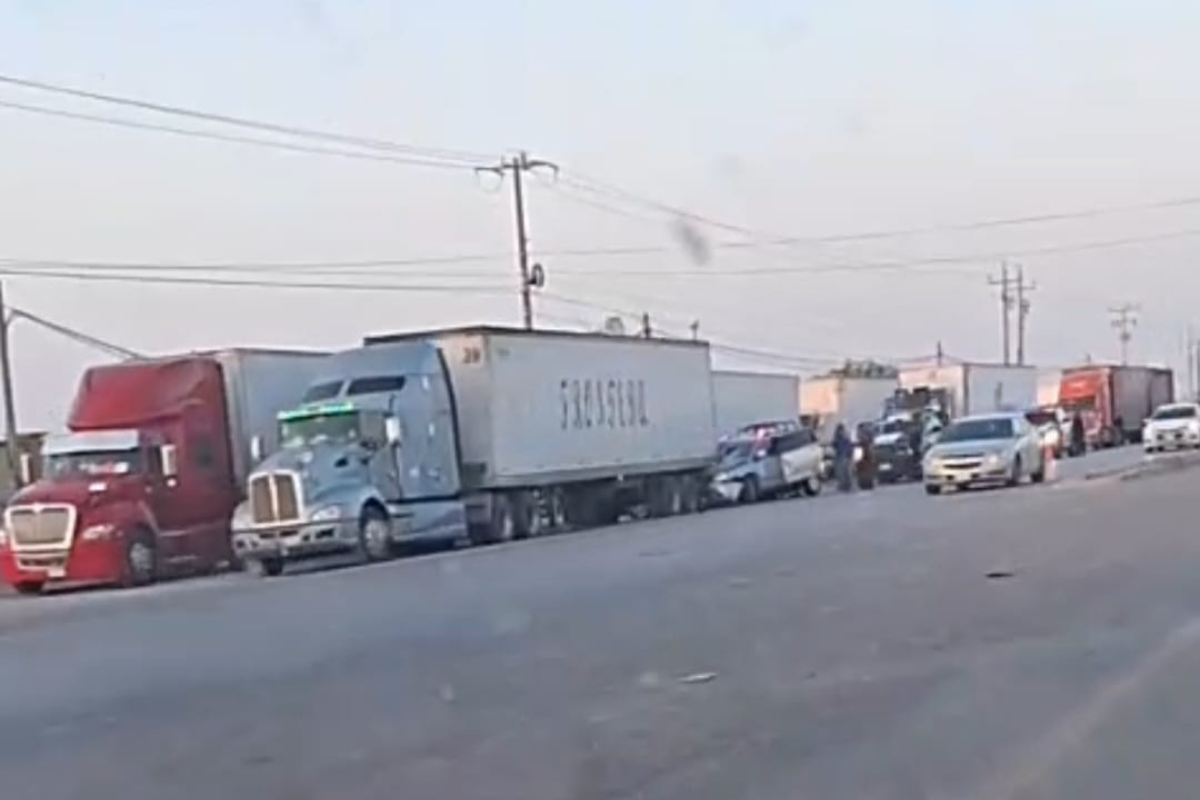 Choque entre camioneta y tráiler deja un herido en la carretera federal número 57