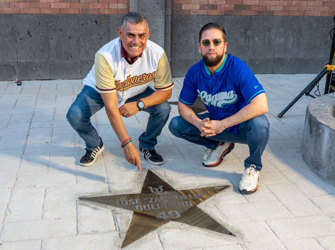 La estrella con el nombre de Don Pepe 'Zacatillo' Guerrero Cano, y el número 49, ya luce en el Paseo de las Leyendas.