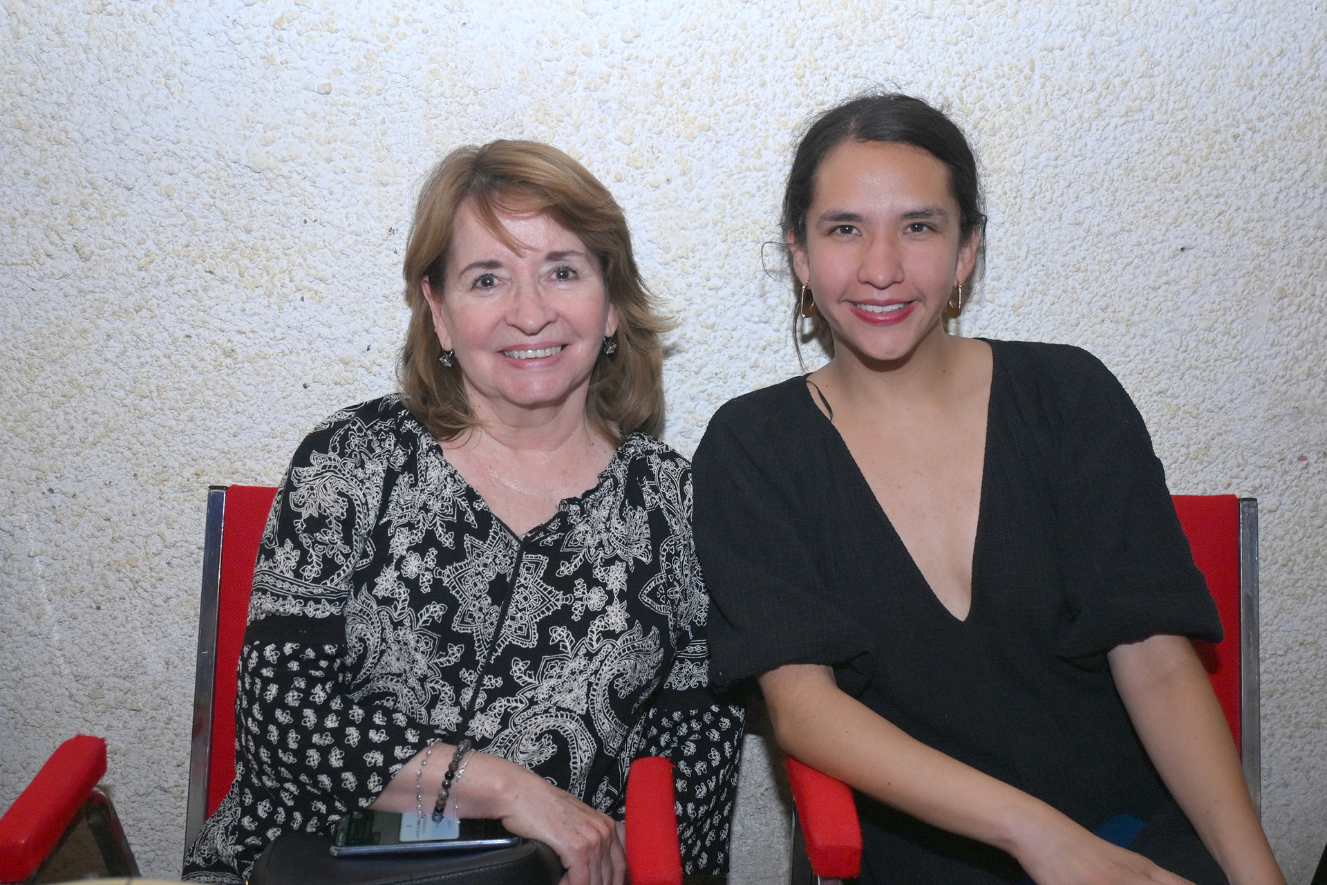 Gozan de buen ambiente en el teatro