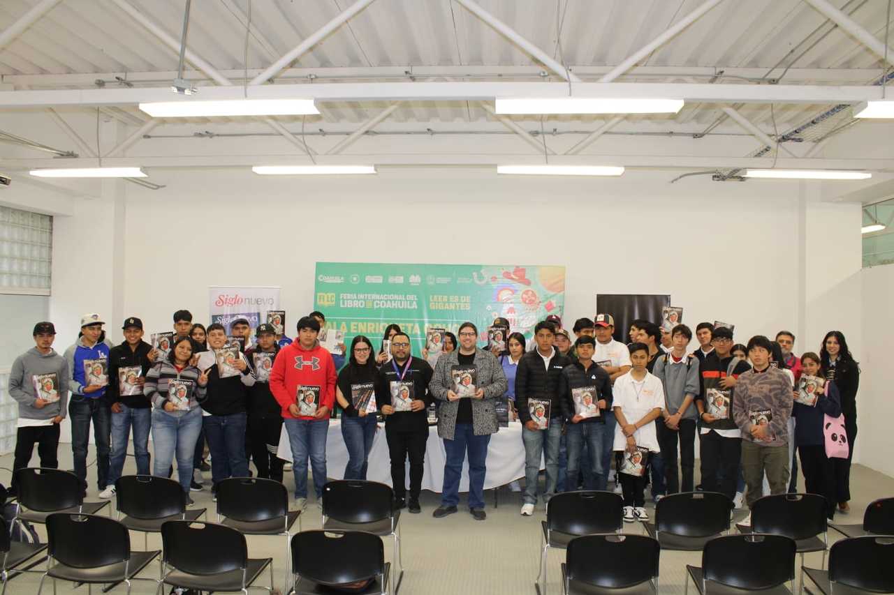 Evento. La presentación de Siglo Nuevo en la FILC 2025 estuvo acompañada por un público lleno de jóvenes.