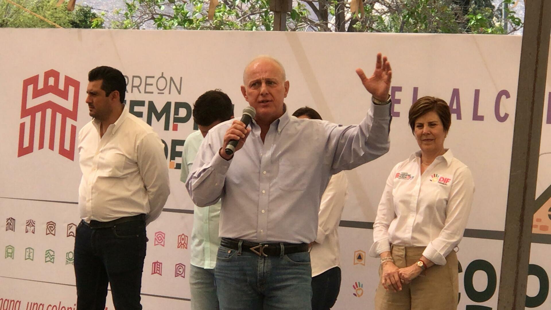 Lleva alcalde brigada municipal a Las Julietas, anuncia obras de recarpeteo, techumbre y drenaje