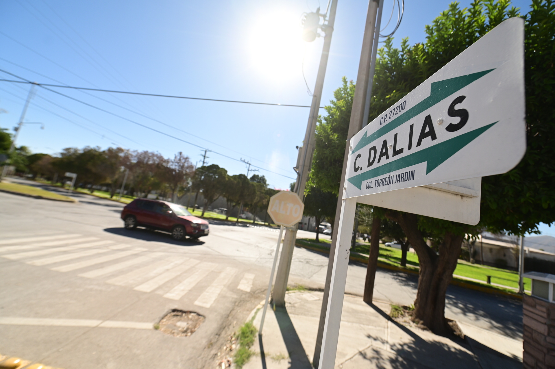 Inconformes, vecinos de Torreón Jardín por cierre de calle Dalias; acusan influyentismo